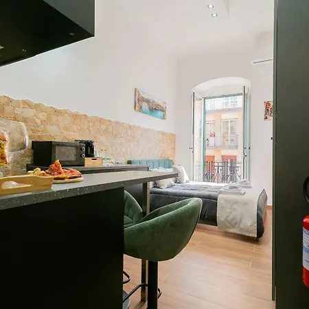 Near Vecchia & Train Station Typical With Balcony Appartement Bari