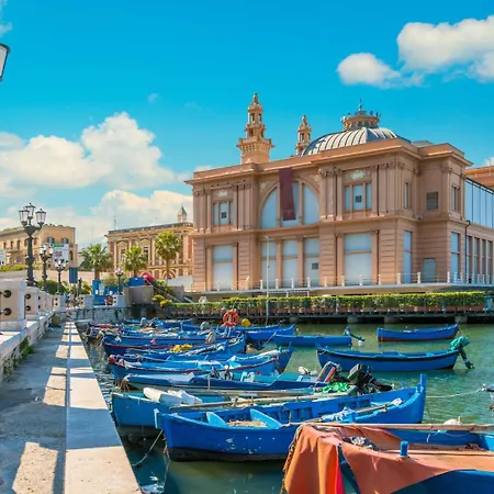 Near Vecchia & Train Station Typical With Balcony Apartament Bari